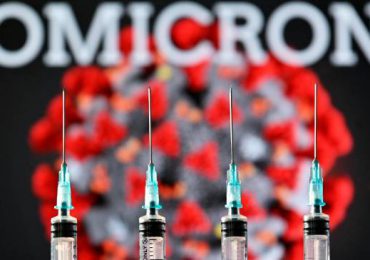 Reino Unido aprueba una vacuna de Moderna contra la variante ómicron
