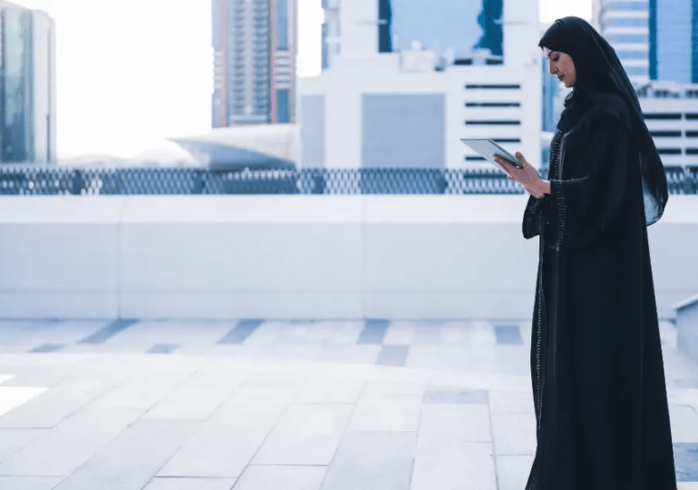 Arabia Saudita condena a mujer a 45 años de prisión por publicación en redes sociales