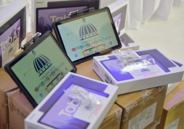 Gobierno entregó a estudiantes rurales "tabletas" sin internet, según estudio de la FP