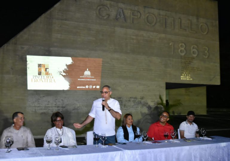 Desarrollo Fronterizo convirtió en galería de arte el monumento de Capotillo con “El Pincel de la Frontera”