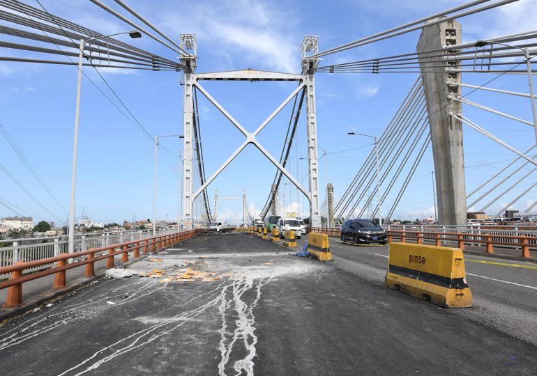 Obras Públicas informa que avanzan en más de 60% trabajos de nuevas juntas en el puente Duarte
