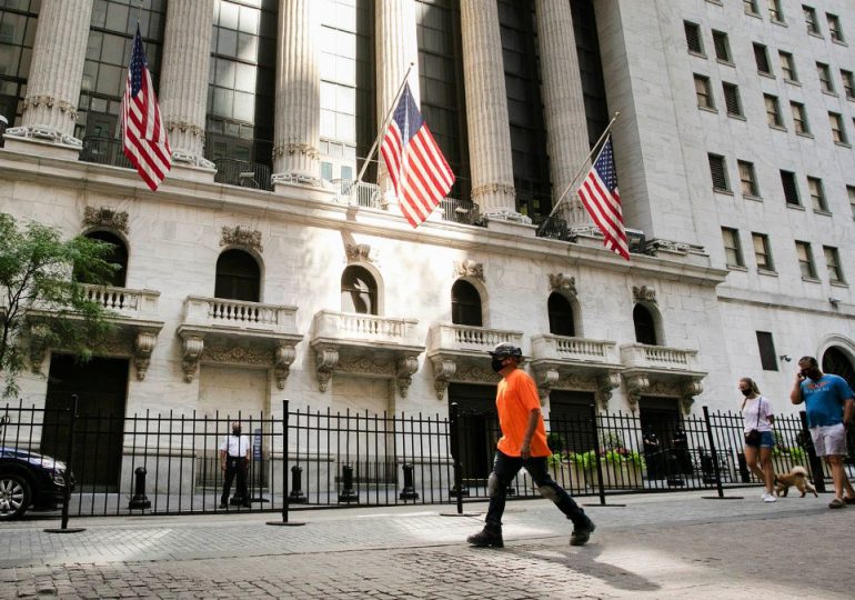 Wall Street abre oscilante en busca de un repunte