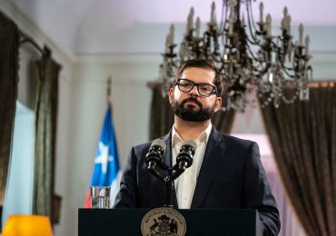 Boric inicia diálogos para trazar nuevo camino constitucional en Chile