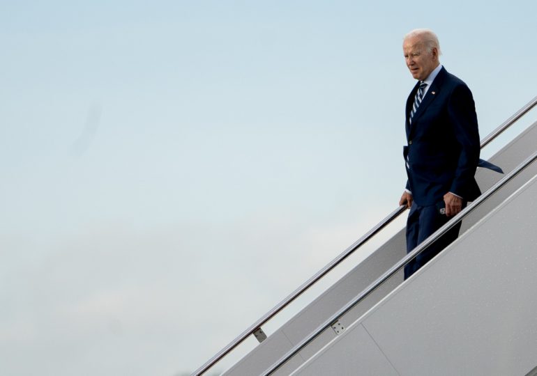 Biden va a Filadelfia, cuna de EEUU, para arremeter contra los partidarios de Trump