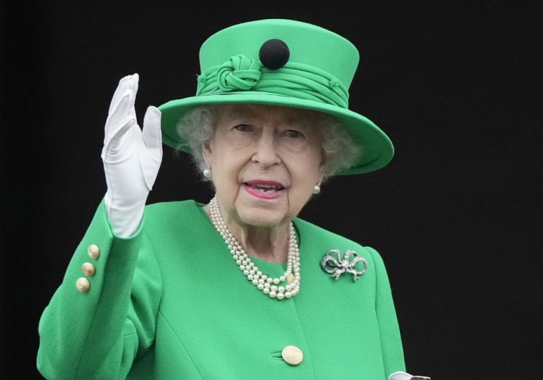 Los médicos de la reina Isabel II están "preocupados" por su salud
