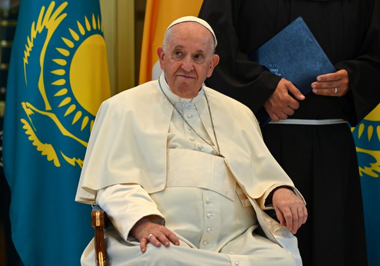 El papa llega a Kazajistán con un mensaje de paz para Asia Central