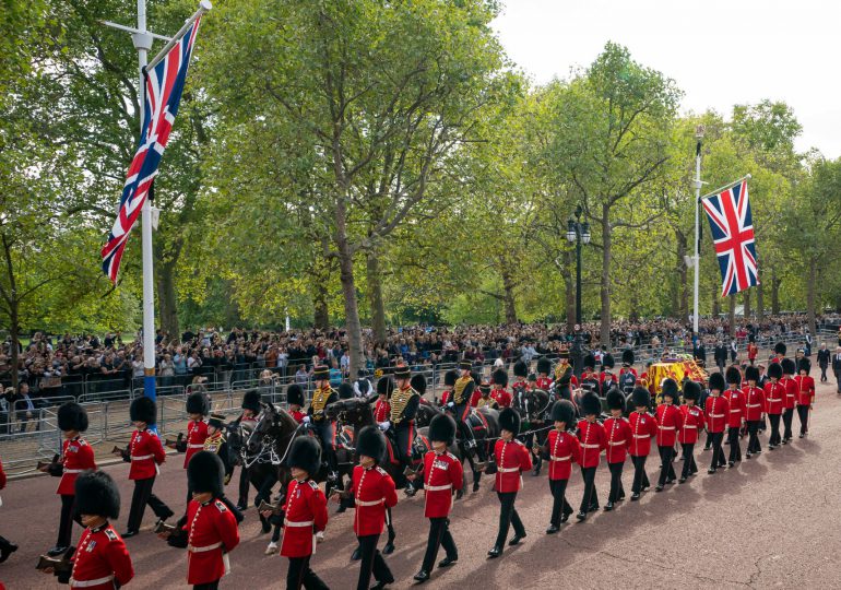 Londres inicia su multitudinario adiós a Isabel II