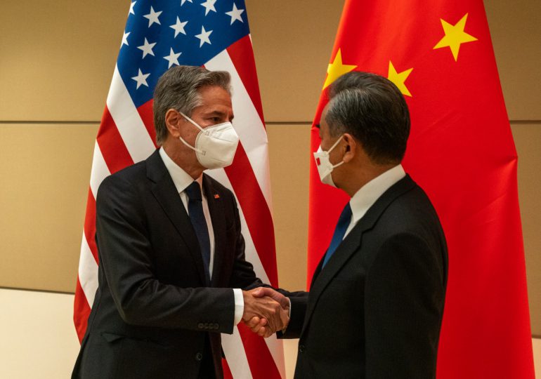 Cancilleres de EEUU y China se reúnen a pesar de tensiones sobre Taiwán