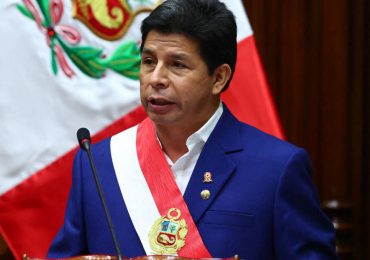 Presidente de Perú compareció ante la Fiscalía sin responder preguntas