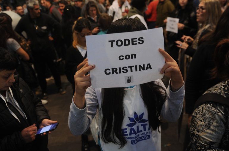 Argentina conmocionada en jornada de repudio tras atentado contra Kirchner