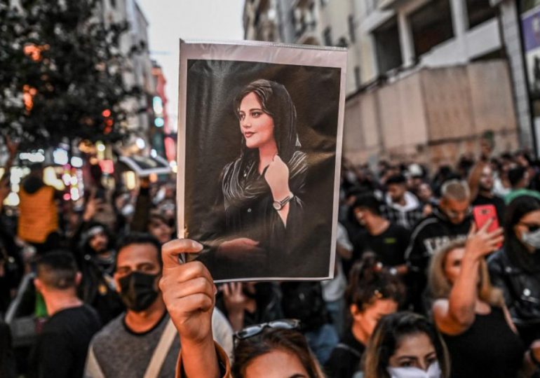 Irán bloquea acceso a redes sociales por protestas que ya se cobraron 17 vidas