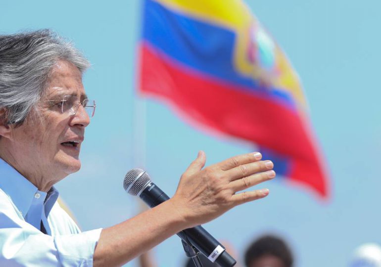 Presidente de Ecuador destituye mandos policiales tras femicidio