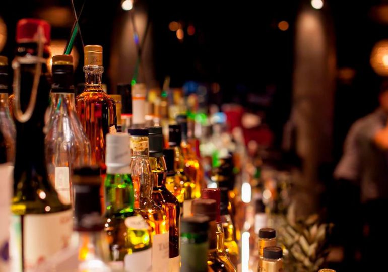 Gobierno reduce horario de venta y consumo de bebidas alcohólicas en algunas provincias del país