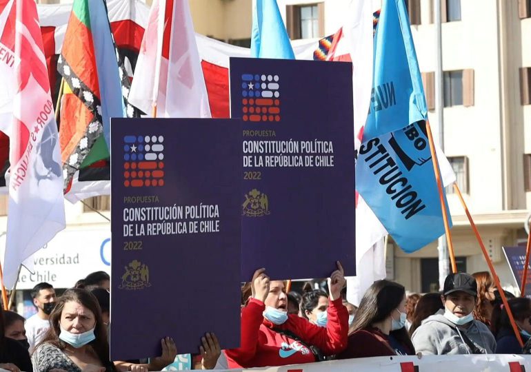 Partidos chilenos retoman negociaciones para redactar una nueva Constitución