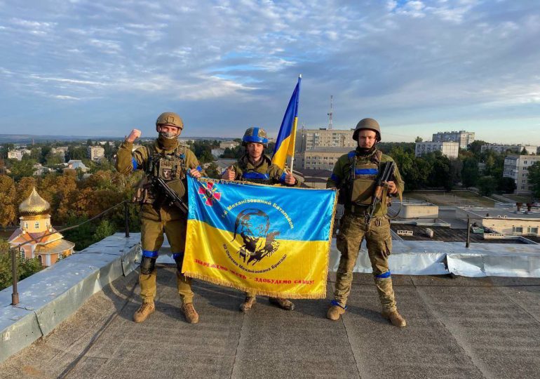Ejército ucraniano afirma que arrebató a las fuerzas rusas una ciudad clave del este