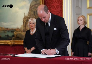 El príncipe Guillermo promete "respaldar" a su padre, el rey Carlos III