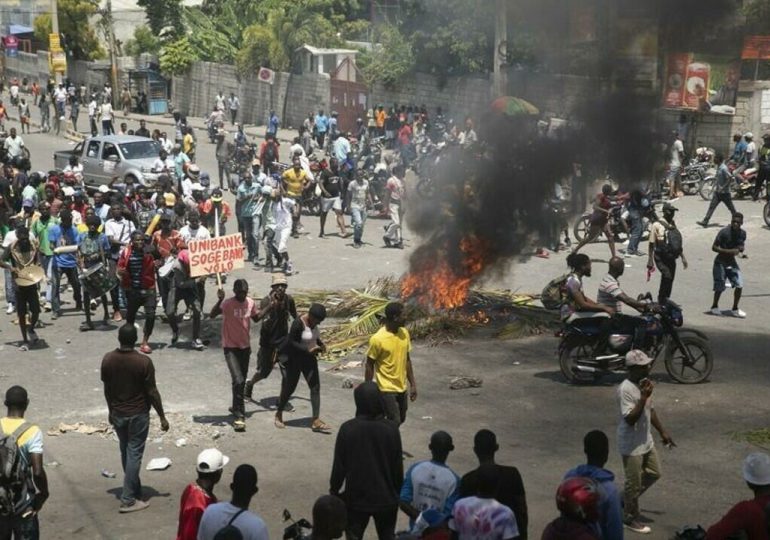 Manifestaciones paralizan Haití tras suspensión de subsidios a combustibles