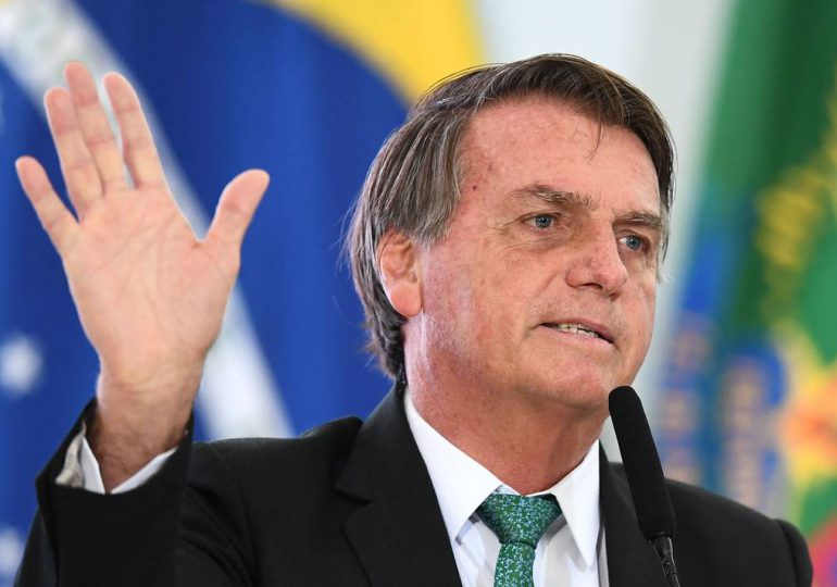 En campaña por reelección, Bolsonaro rechaza nuevas sospechas de corrupción en su familia
