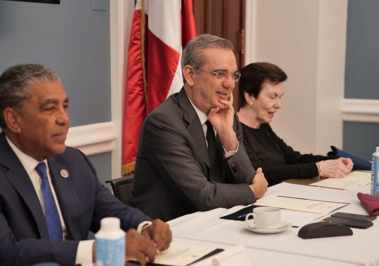 Presidente Abinader se reune con congresistas norteamericanos en Washington