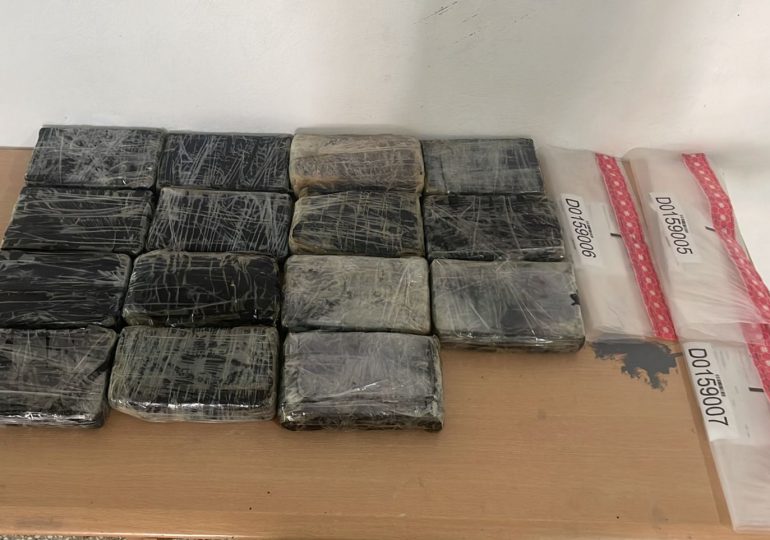 Arrestan dos hombres en Higüey con 15 paquetes de presunta cocaína
