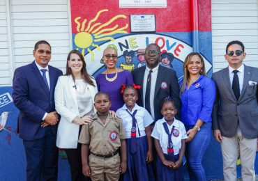 Ministra de Educación y Embajadora dominicana inauguran año escolar en Jamaica