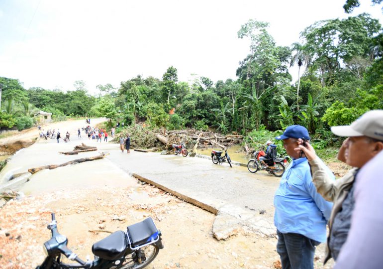MOPC despeja vías en el Nordeste que fueron afectadas por el huracán Fiona