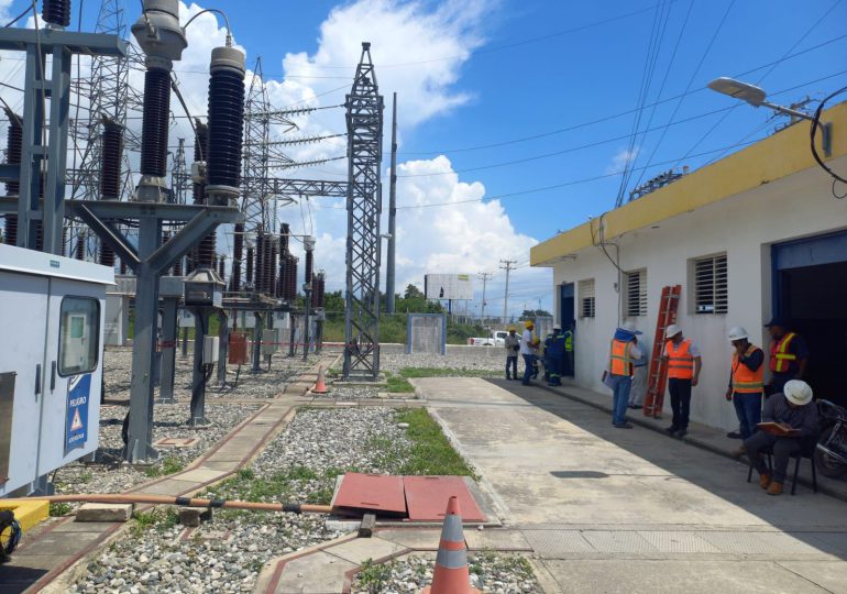 Edeeste trabaja en reparación avería que afecta servicio a Boca Chica