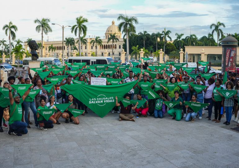 Conmemoran Día de Acción Global por el Aborto Legal frente al Palacio Nacional