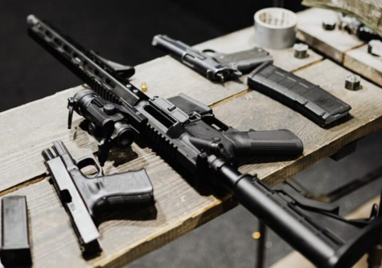 Juez de EEUU desestima demanda de México contra fabricantes de armas