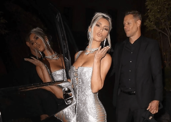 VIDEO | Momentos incómodos que vivió Kim Kardashian con vestido deslumbrante de Dolce & Gabbana