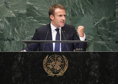 Macron califica de "parodia" los referendos en regiones separtistas de Ucrania