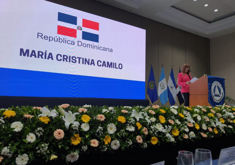 PARLACEN reconoce a locutora María Cristina Camilo