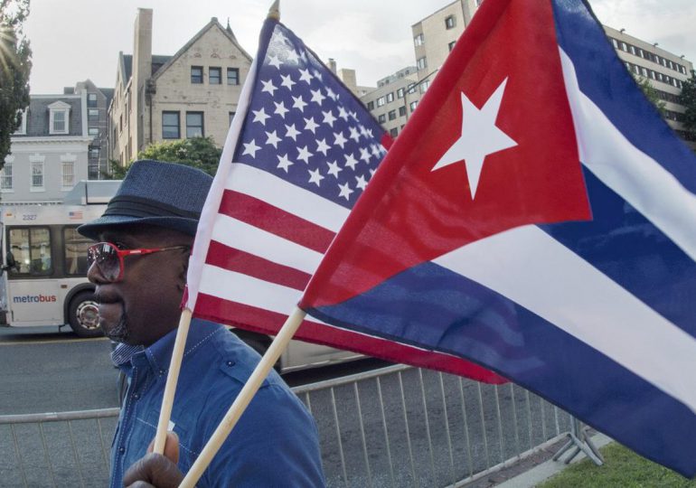 EEUU anuncia "reanudación total" de entrega de visas para inmigrantes en Cuba