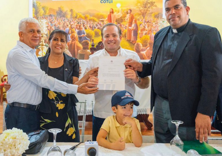 Paliza entrega aportes remodelación parroquia en Cotuí y construcción hogar Cruz Roja en Bonao