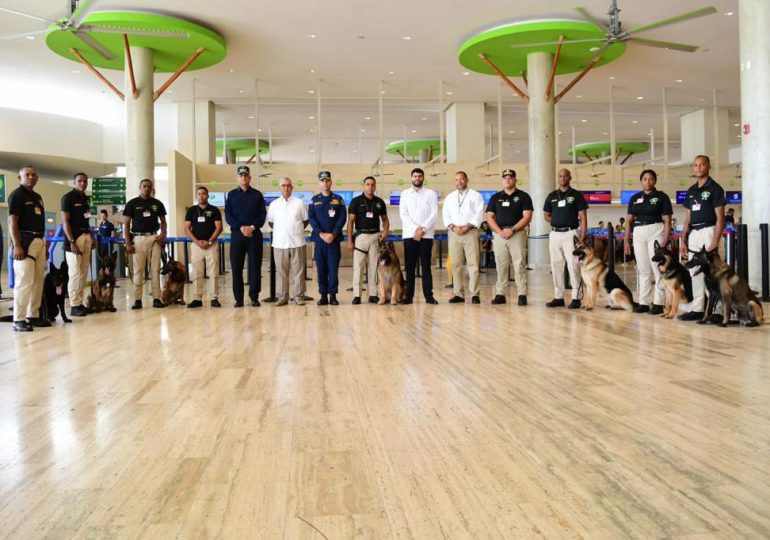 Grupo Punta Cana dona ejemplares caninos al CESAC