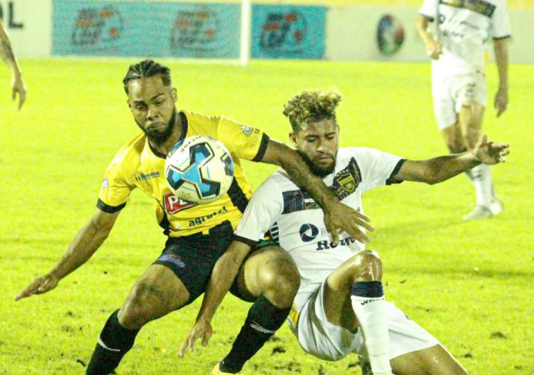 Kelvin Duran y Alejandro Carrera sellan empate MOCA FC y La Vega en 7ma jornada Liguilla