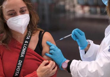 EEUU apuesta por campaña anual de refuerzo de vacunación contra el covid-19