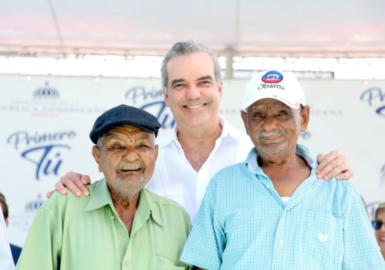 Abinader dispone pensión solidaria para hermanos de 95 y 98 años de Imbert, Puerto Plata