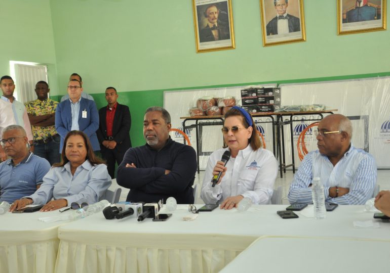 Gobierno entrega RD$ 50 millones en asistencia a moradores de La Caleta