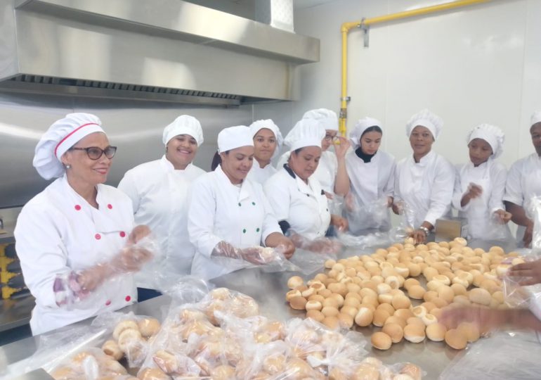 INFOTEP produce en sus talleres miles de raciones de pan para sectores vulnerables, afectados por  huracán Fiona