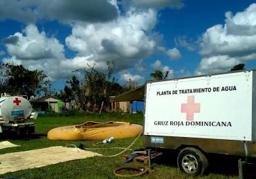 Cruz Roja potabiliza agua de ríos y abastece comunidades afectadas por huracán Fiona