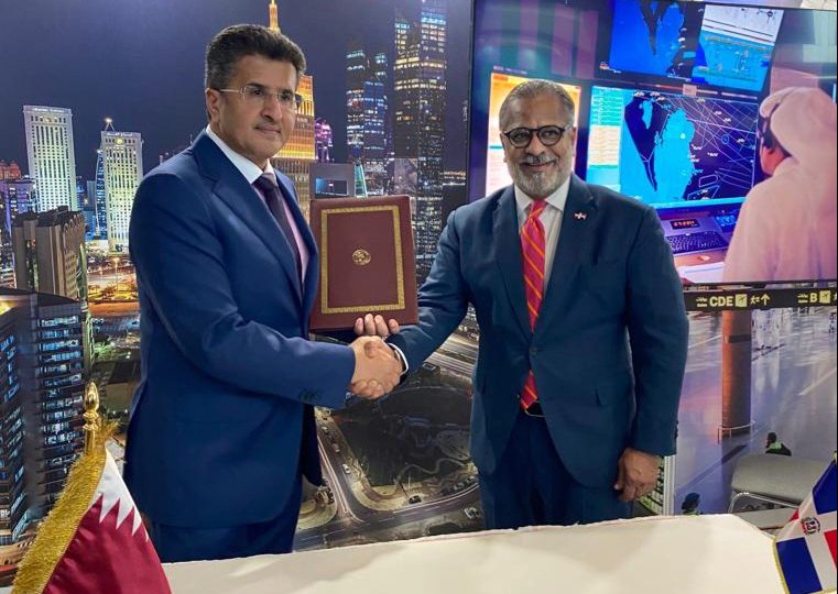 Gobierno dominicano firma con Qatar acuerdo que flexibiliza operaciones para carga aérea