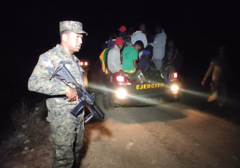 Haitiano apuñala militar del Ejército en la frontera de Dajabón durante tráfico de combustibles