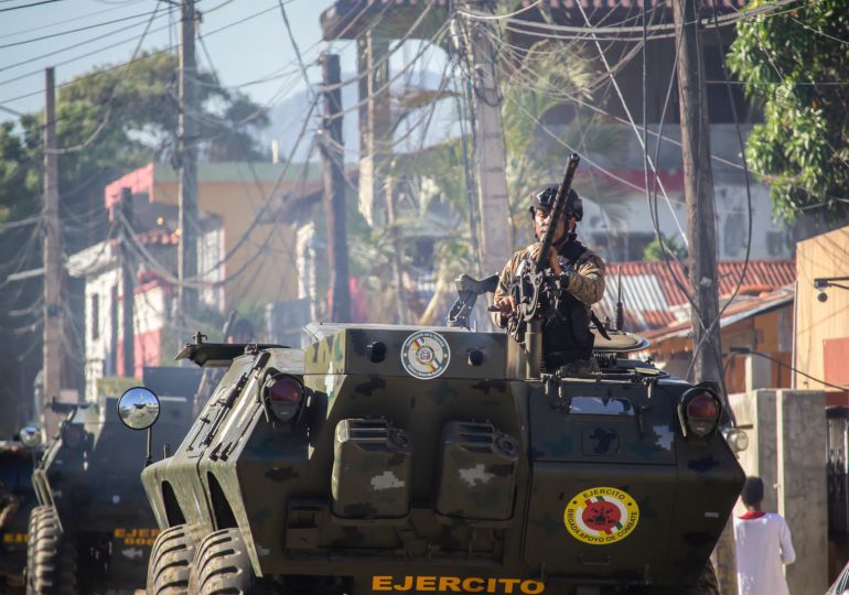 Militarizan hasta los dientes la frontera de RD con Haití