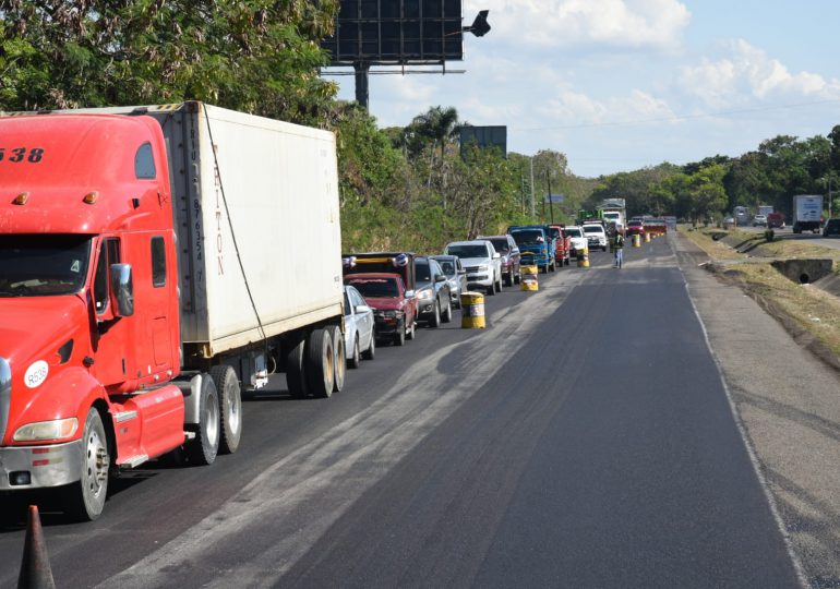MOPC reprograma horarios de asfaltado en autopista Duarte para facilitar el tránsito vehicular