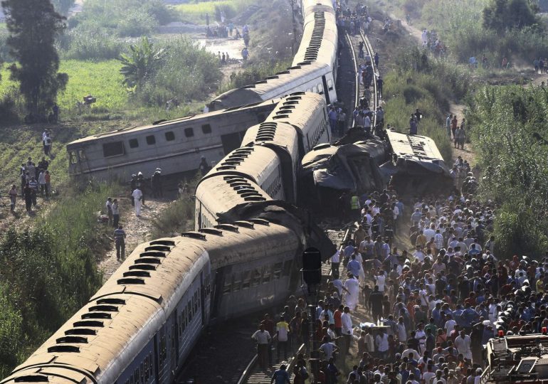 Choque entre un tren de pasajeros y otro de carga deja varios muertos y heridos en Croacia