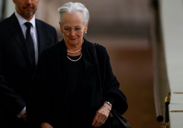 Reina de Dinamarca positiva al covid-19 a su regreso del funeral de Isabel II