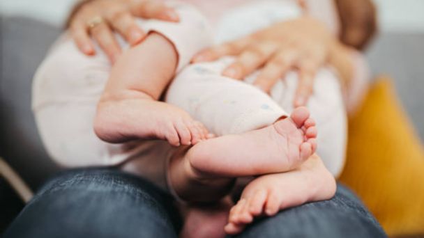 Joven brasileña queda embarazada de mellizos de diferentes padres