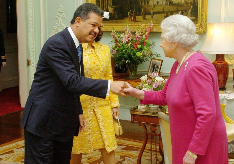 Leonel Fernández lamenta fallecimiento de la reina Isabel II