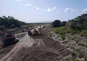 Autoridades incautan equipos y paralizan extracciones de agregados en río Jura de Azua